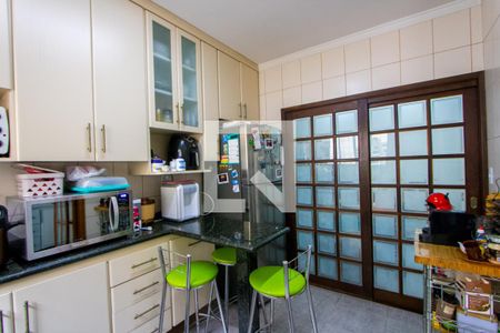 Casa à venda com 170m², 3 quartos e 2 vagas Casa à venda com 170m², 3 quartos e 2 vagasCozinha