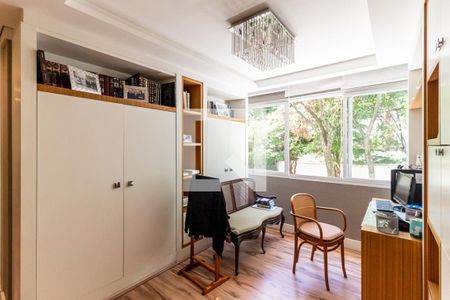 Apartamento para alugar com 220m², 3 quartos e 3 vagas Apartamento para alugar com 220m², 3 quartos e 3 vagasEscritório