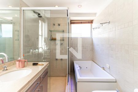 Apartamento para alugar com 220m², 3 quartos e 3 vagas Apartamento para alugar com 220m², 3 quartos e 3 vagasBanheiro da Suíte