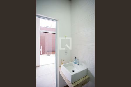 Casa à venda com 310m², 3 quartos e 4 vagasBanheiro Social 2