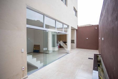 Casa à venda com 310m², 3 quartos e 4 vagasQuintal