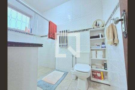 Casa à venda com 235m², 4 quartos e 2 vagas Casa à venda com 235m², 4 quartos e 2 vagasBanheiro da Suíte