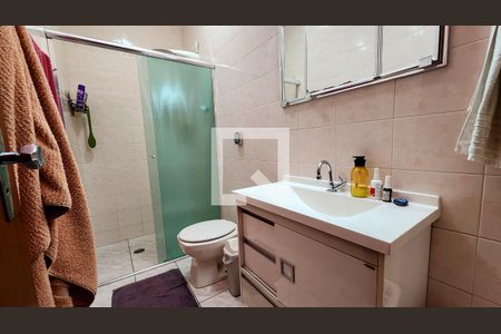 Casa à venda com 180m², 2 quartos e 4 vagas Casa à venda com 180m², 2 quartos e 4 vagasBanheiro da Suíte