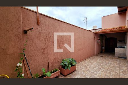 Casa à venda com 180m², 2 quartos e 4 vagas Casa à venda com 180m², 2 quartos e 4 vagasQuintal