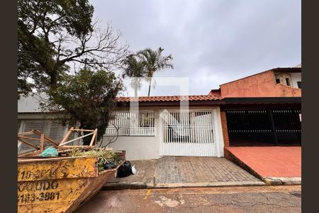 Casa à venda com 157m², 3 quartos e 2 vagas Casa à venda com 157m², 3 quartos e 2 vagasFachada