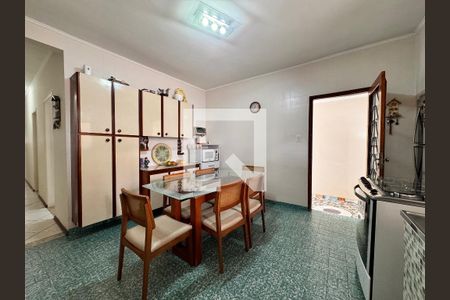 Casa à venda com 157m², 3 quartos e 2 vagas Casa à venda com 157m², 3 quartos e 2 vagasCozinha