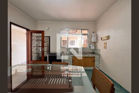 Casa à venda com 157m², 3 quartos e 2 vagas Casa à venda com 157m², 3 quartos e 2 vagasCozinha