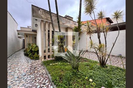 Casa à venda com 157m², 3 quartos e 2 vagas Casa à venda com 157m², 3 quartos e 2 vagasQuintal