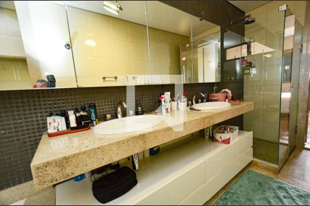 Apartamento à venda com 420m², 4 quartos e 5 vagasBanheiro suite