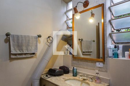 Casa à venda com 252m², 3 quartos e 3 vagas Casa à venda com 252m², 3 quartos e 3 vagasBanheiro