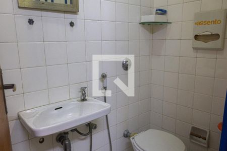 Casa à venda com 252m², 3 quartos e 3 vagas Casa à venda com 252m², 3 quartos e 3 vagasBanheiro de Serviço