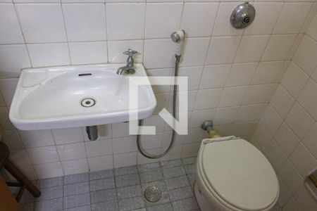 Casa à venda com 252m², 3 quartos e 3 vagas Casa à venda com 252m², 3 quartos e 3 vagasBanheiro de Serviço