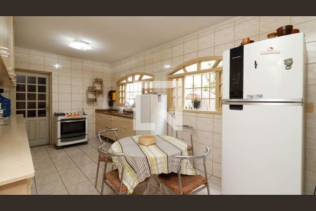 Casa à venda com 127m², 3 quartos e 2 vagas Casa à venda com 127m², 3 quartos e 2 vagasCozinha