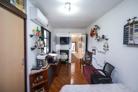 Casa à venda com 190m², 5 quartos e 4 vagas Casa à venda com 190m², 5 quartos e 4 vagasCasa 2: Quarto 4