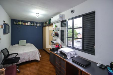 Casa à venda com 190m², 5 quartos e 4 vagas Casa à venda com 190m², 5 quartos e 4 vagasCasa 2: Quarto 4
