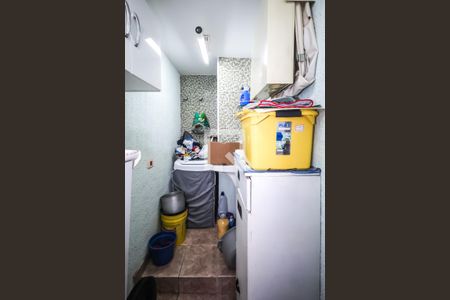 Casa à venda com 190m², 5 quartos e 4 vagas Casa à venda com 190m², 5 quartos e 4 vagasCasa 2: Área de serviço