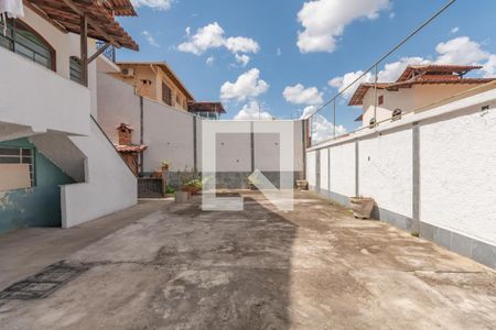 Casa à venda com 363m², 5 quartos e 4 vagasQuintal