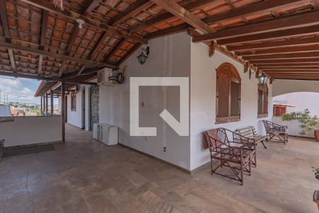 Casa à venda com 363m², 5 quartos e 4 vagasVaranda