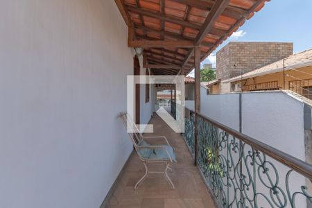 Casa à venda com 363m², 5 quartos e 4 vagasVaranda