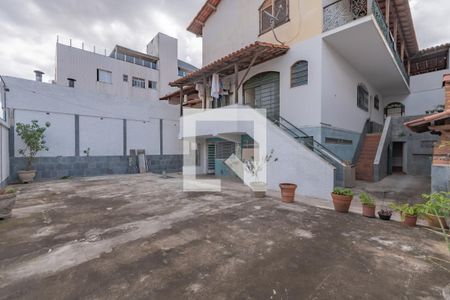 Casa à venda com 363m², 5 quartos e 4 vagasQuintal