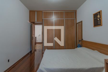 Casa à venda com 363m², 5 quartos e 4 vagasQuarto 2