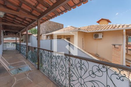 Casa à venda com 363m², 5 quartos e 4 vagasVaranda