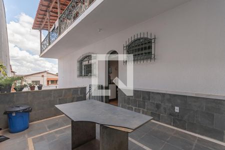 Casa à venda com 363m², 5 quartos e 4 vagasCorredor Lateral