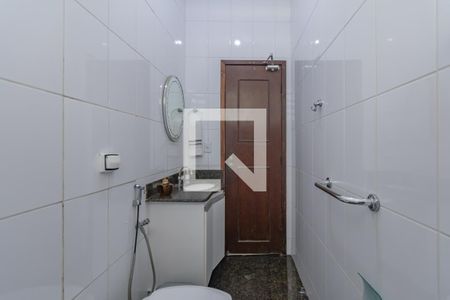 Casa à venda com 363m², 5 quartos e 4 vagasBanheiro Social 2