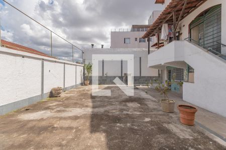 Casa à venda com 363m², 5 quartos e 4 vagasQuintal