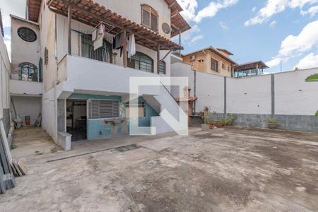 Casa à venda com 363m², 5 quartos e 4 vagasQuintal