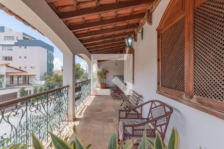 Casa à venda com 363m², 5 quartos e 4 vagasVaranda