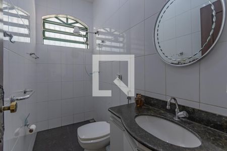 Casa à venda com 363m², 5 quartos e 4 vagasBanheiro Social 2