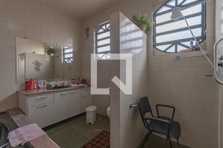 Casa à venda com 363m², 5 quartos e 4 vagasBanheiro Suíte