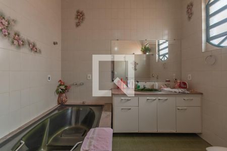 Casa à venda com 363m², 5 quartos e 4 vagasBanheiro Suíte