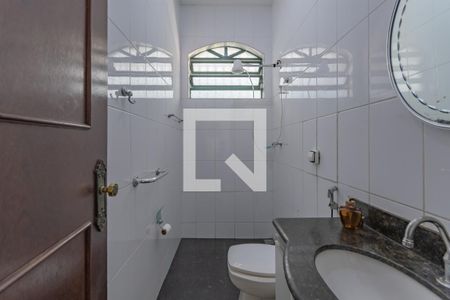 Casa à venda com 363m², 5 quartos e 4 vagasBanheiro Social 2