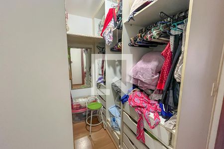 Apartamento à venda com 200m², 4 quartos e 3 vagas Apartamento à venda com 200m², 4 quartos e 3 vagasCloset Quarto 2