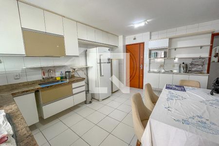 Apartamento à venda com 200m², 4 quartos e 3 vagas Apartamento à venda com 200m², 4 quartos e 3 vagasCozinha