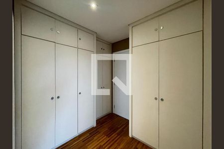 Apartamento à venda com 240m², 4 quartos e 4 vagas