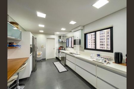 Apartamento à venda com 240m², 4 quartos e 4 vagas