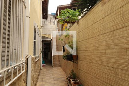 Casa à venda com 230m², 3 quartos e 2 vagasCorredor lateral