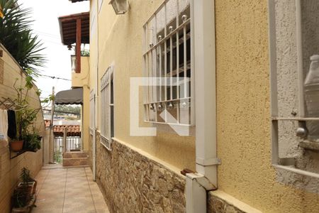 Casa à venda com 230m², 3 quartos e 2 vagasCorredor lateral
