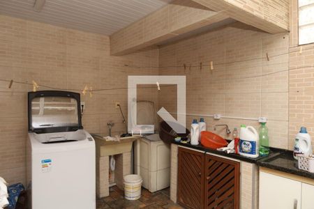 Casa à venda com 230m², 3 quartos e 2 vagasÁrea de Serviço 2