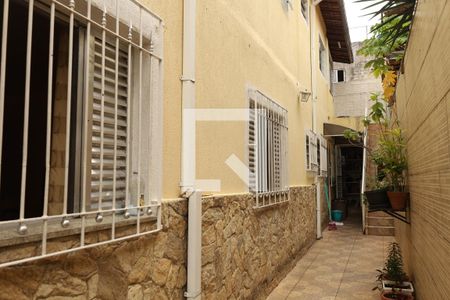 Casa à venda com 230m², 3 quartos e 2 vagasCorredor lateral
