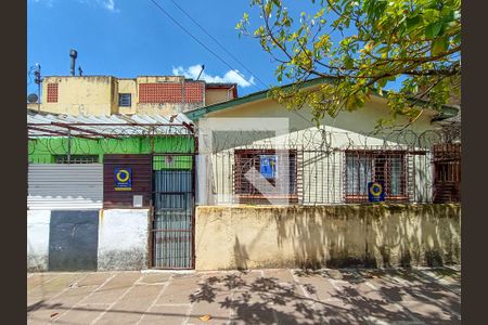 Casa à venda com 300m², 5 quartos e sem vaga Casa à venda com 300m², 5 quartos e sem vagaFachada