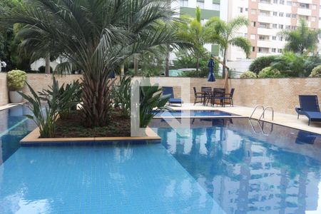 Apartamento à venda com 243m², 3 quartos e 4 vagasÁrea comum - Piscina