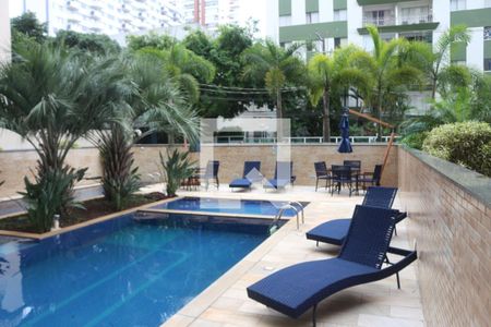 Apartamento à venda com 243m², 3 quartos e 4 vagasÁrea comum - Piscina