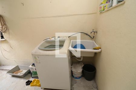 Casa à venda com 138m², 3 quartos e 1 vagaÁrea de Serviço 2