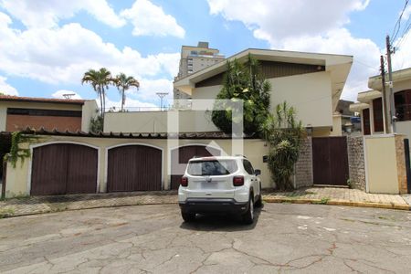 Casa à venda com 450m², 4 quartos e 3 vagasFachada