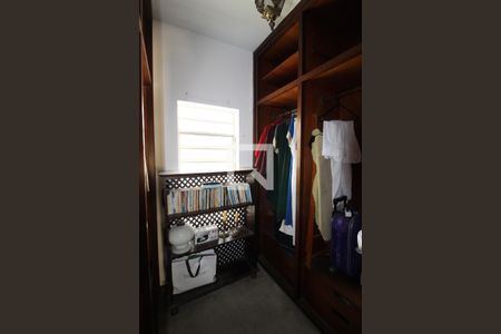 Casa à venda com 450m², 4 quartos e 3 vagasCloset da suíte