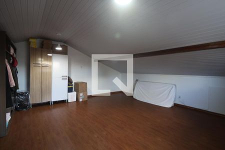 Casa à venda com 178m², 3 quartos e 2 vagasSótão